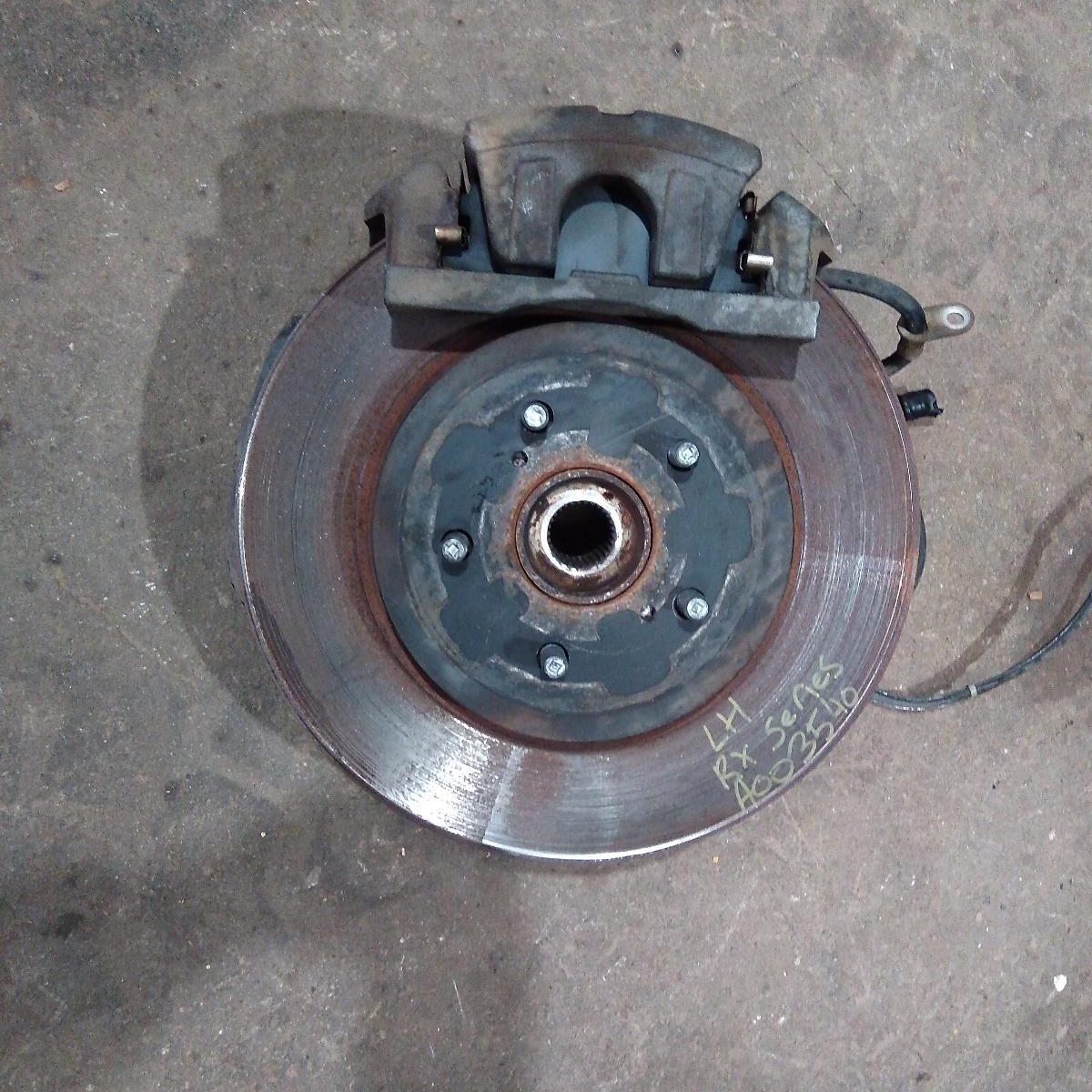 2006 LEXUS RX SERIES LEFT FRONT HUB ASSEMBLY