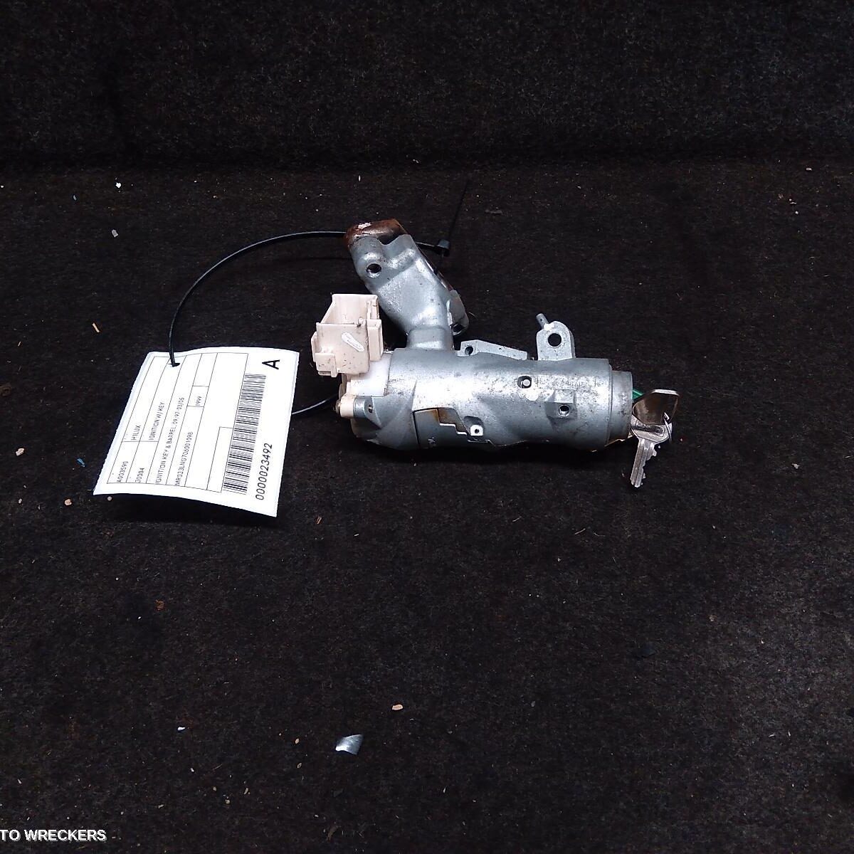 1999 TOYOTA HILUX Ignition W/ Key