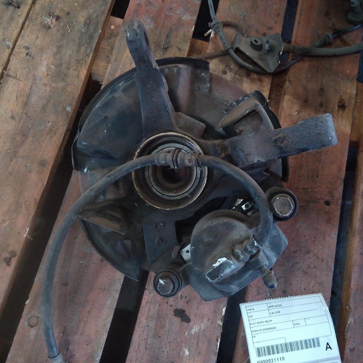 1993 DAIHATSU APPLAUSE LEFT FRONT HUB ASSEMBLY