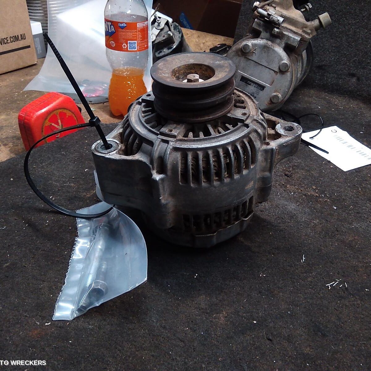 1999 TOYOTA LANDCRUISER Alternator