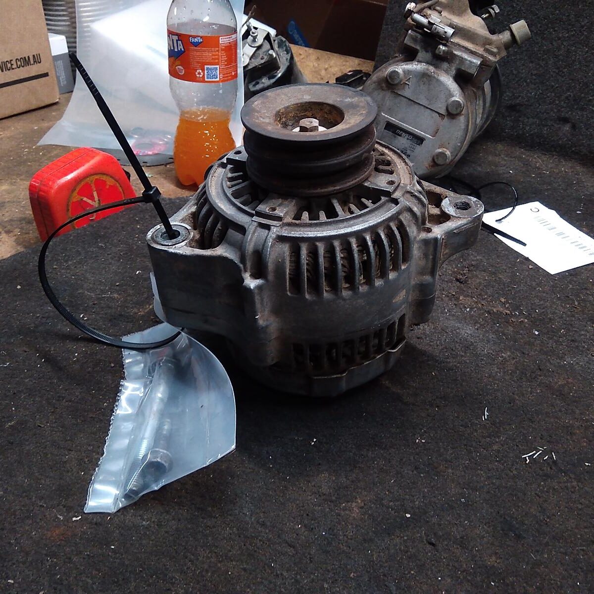 1999 TOYOTA LANDCRUISER ALTERNATOR