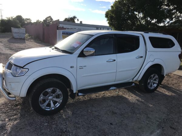 2013 MITSUBISHI TRITON LEFT FRONT UPPER CONTROL ARM