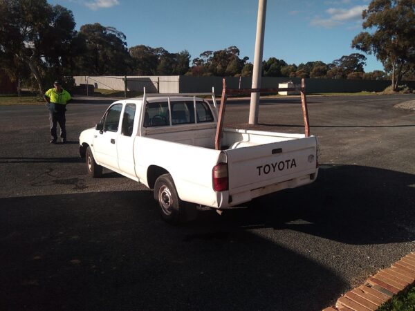 2002 TOYOTA HILUX AXLE