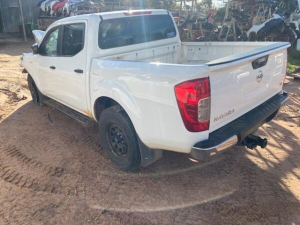 2019 NISSAN NAVARA CONSOLE