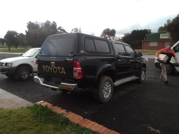 2013 TOYOTA HILUX RIGHT REAR DOOR SLIDING