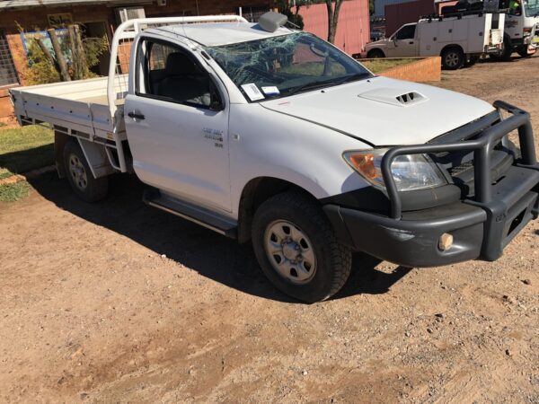 2006 TOYOTA HILUX RIGHT FRONT UPPER CONTROL ARM