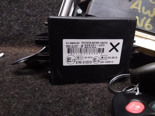 2013 TOYOTA KLUGER ECU