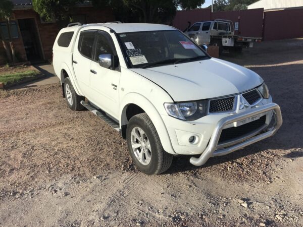 2013 MITSUBISHI TRITON LEFT FRONT UPPER CONTROL ARM